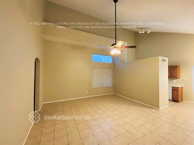 Building Photo - 822 E Gila Ln