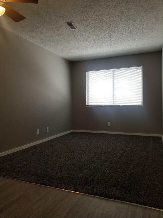 Foto del edificio - 1119 E St