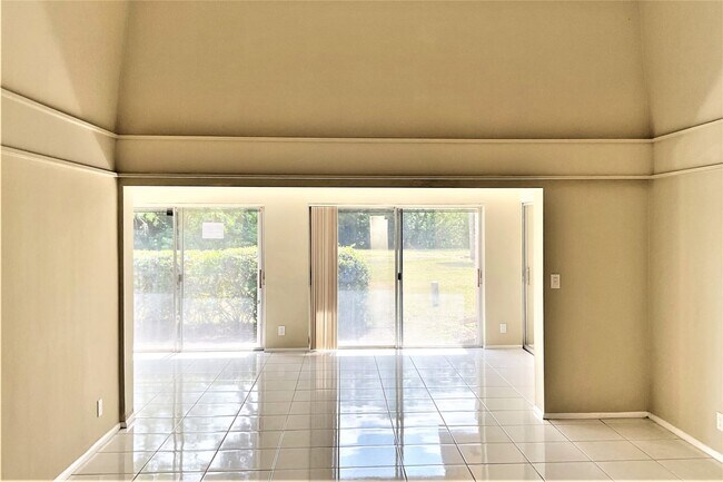 Building Photo - 4903 Banyan Ln