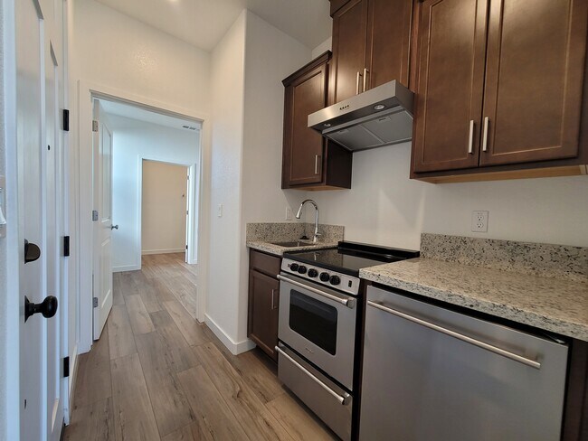 Foto del edificio - 722 Rosazzo Ln