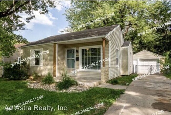 Building Photo - Beautifully Remodeled Independence Home-Available NOW!!