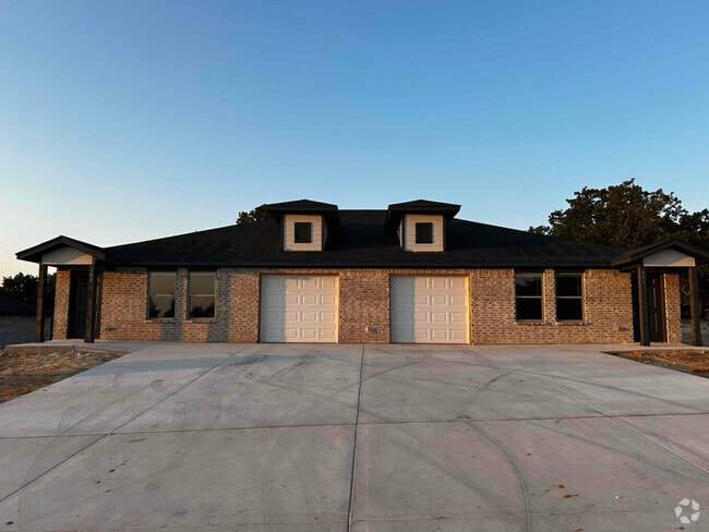 Building Photo - 1400 E Dry Creek Rd