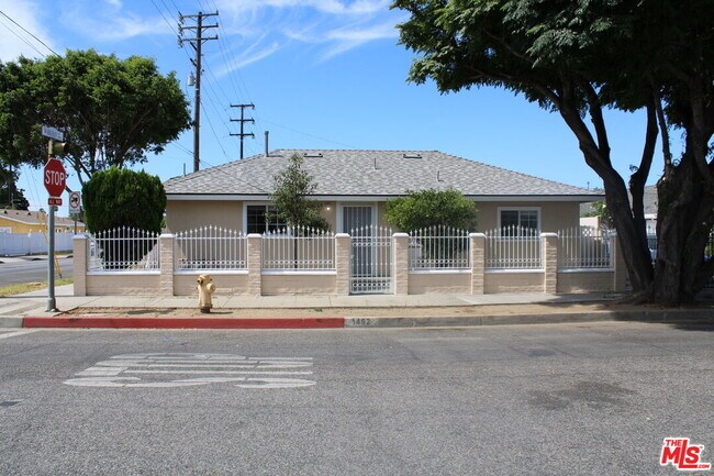 Building Photo - 1402 Celis St