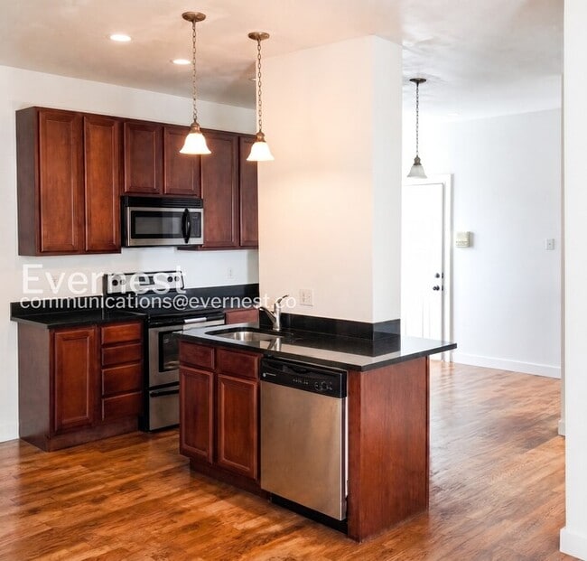 Building Photo - 2039 N St Louis Ave