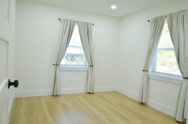 Foto del edificio - 3011 Columbia St