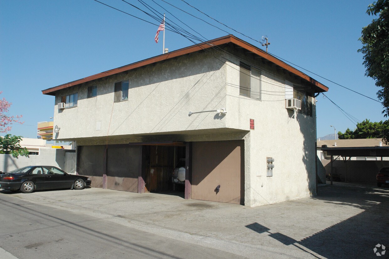Building Photo - 9016-9018 E Broadway