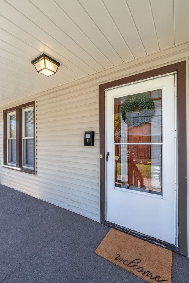 Building Photo - 1017 Mosley Ct SW