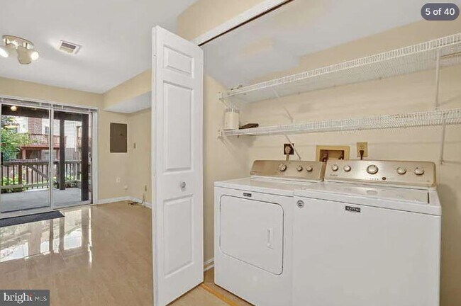 Building Photo - 7427 Salford Ct