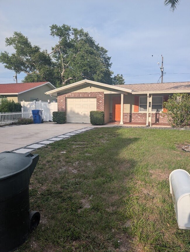 Building Photo - 413 Marjon Ave