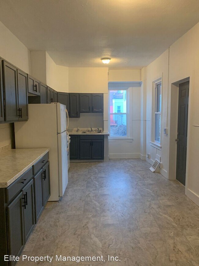 Foto del edificio - 4 br, 1 bath House - 929 W. Poplar Street