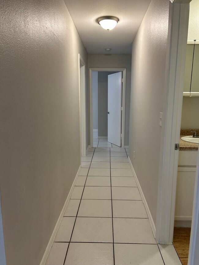 Building Photo - 1800/1802 San Rafael