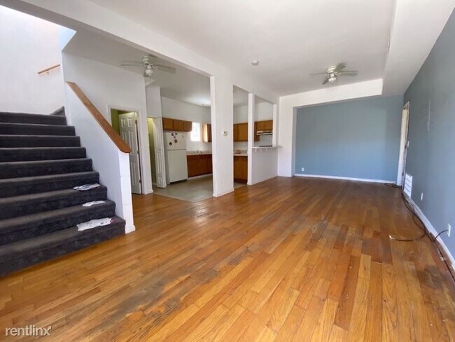 Building Photo - 1801 W 21st Pl