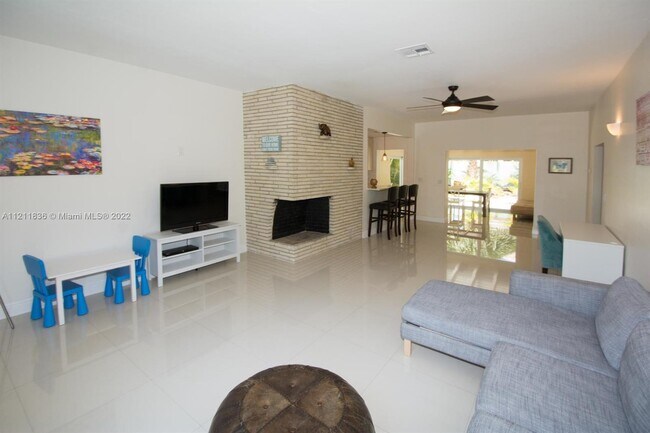 Foto del edificio - 3048  Center Ave   Fort Lauderdale Fl 33308