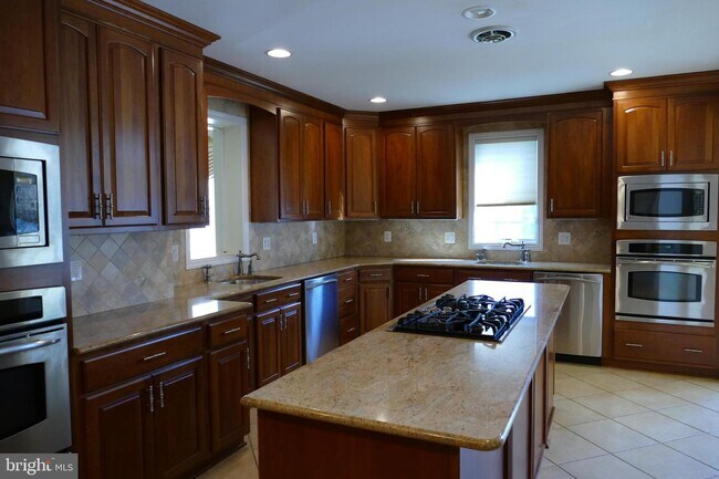 Foto del edificio - 3409 Fallstaff Rd