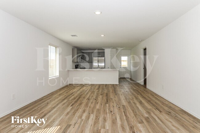 Foto del edificio - 399 Jewett Meadow Dr