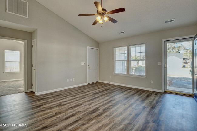 Building Photo - 520 Brewster Ln