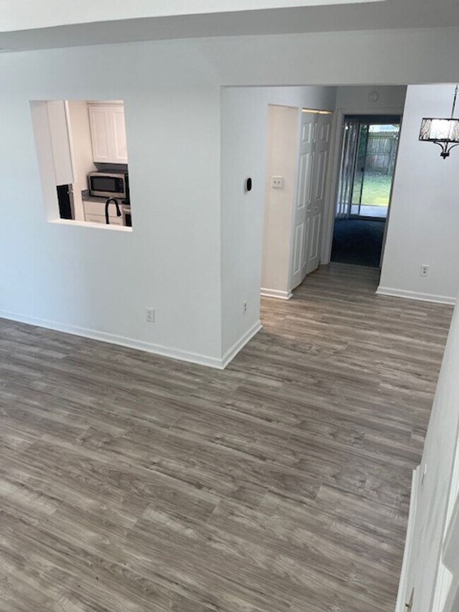 Building Photo - FOR RENT VIRGINIA BEACH