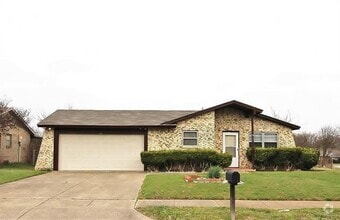Building Photo - 811 Lisa Ln