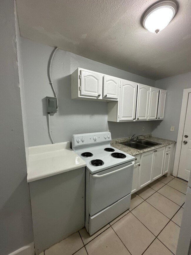 Foto del edificio - 2540/2542 Moncrief Rd