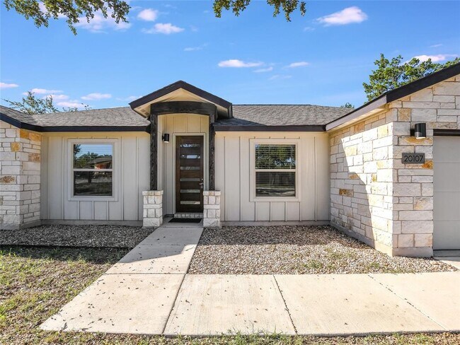 Building Photo - 20107 Lincoln Cove
