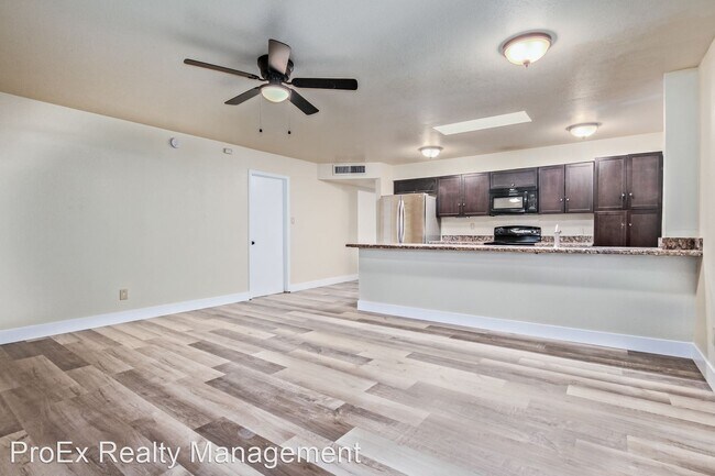 Building Photo - 4 br, 2 bath House - 932 E Concorda Dr