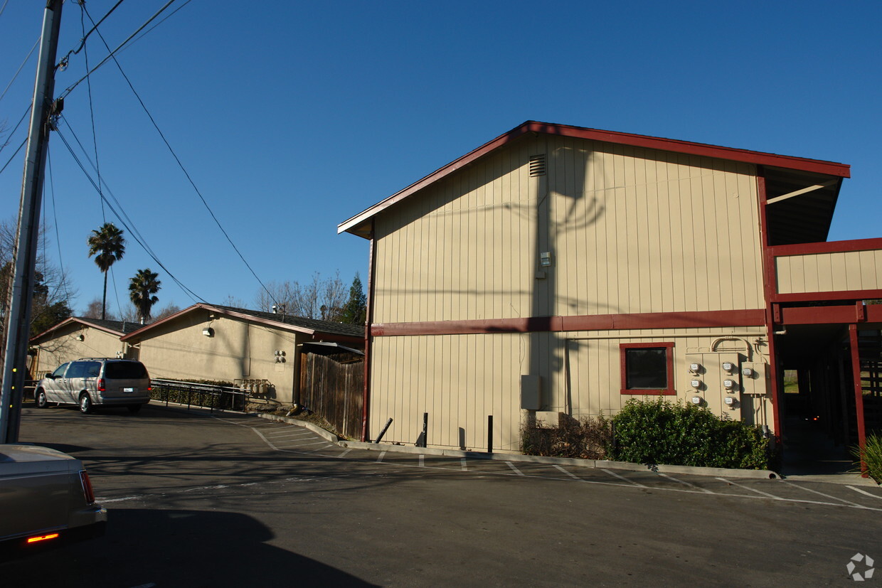 Building Photo - 591 Rocky Hill Rd