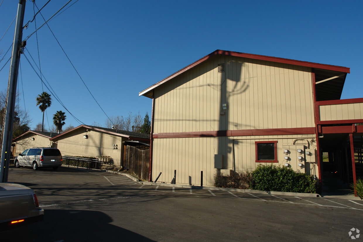 Foto del edificio - 591 Rocky Hill Rd