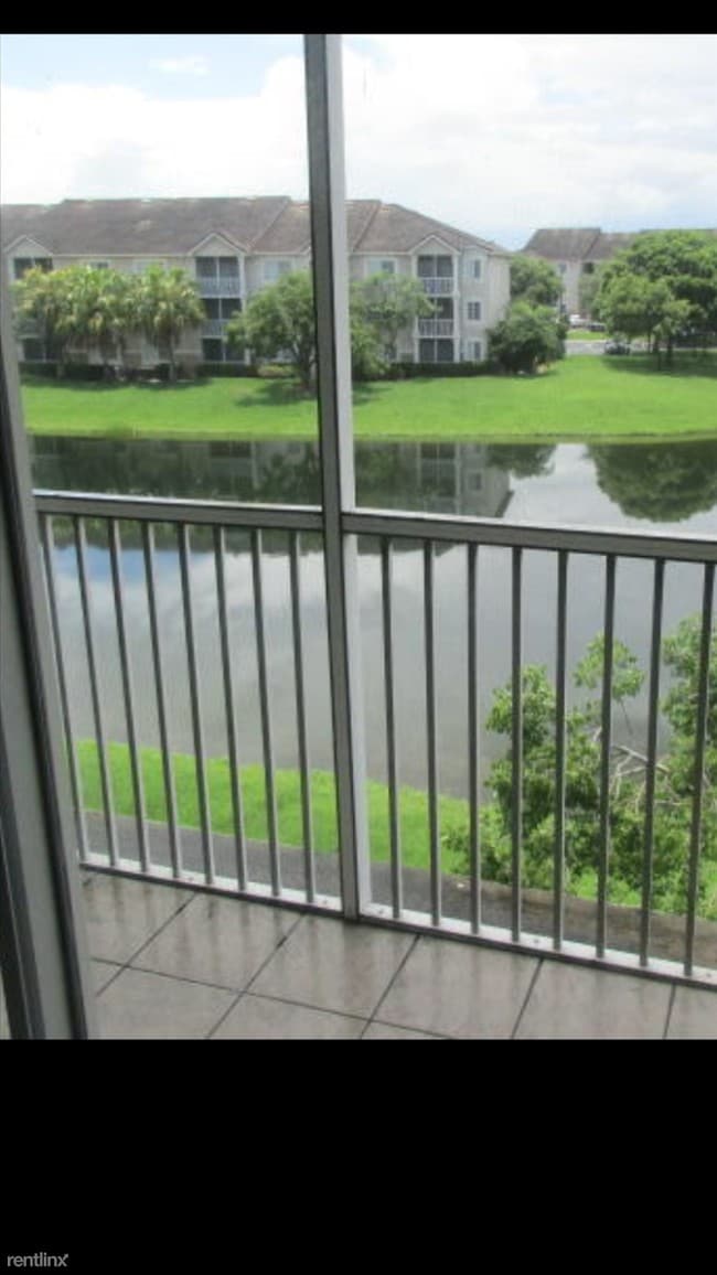 Building Photo - 8865 Okeechobee Blvd
