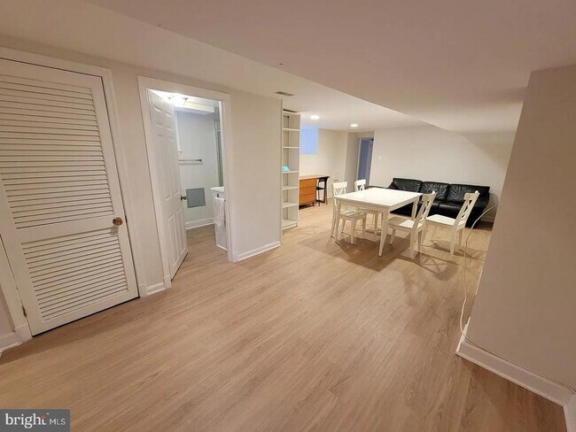 Foto del edificio - 1418 44th St NW