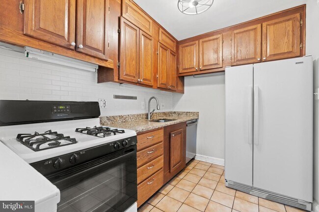 Building Photo - 508 S George Mason Dr