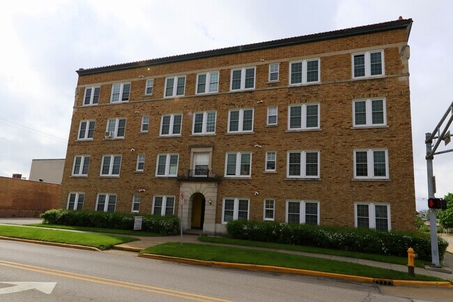 Building Photo - 229 W Jackson Blvd