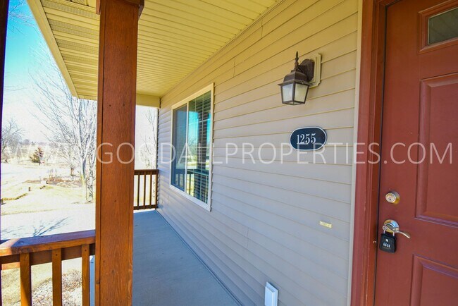 Foto del edificio - 4 Bedroom Detached Townhome in Waukee with Finished Basement