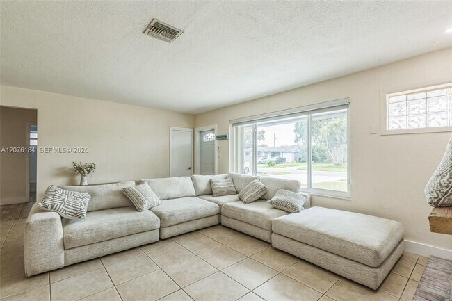 Foto del edificio - 6931 SW 2nd St