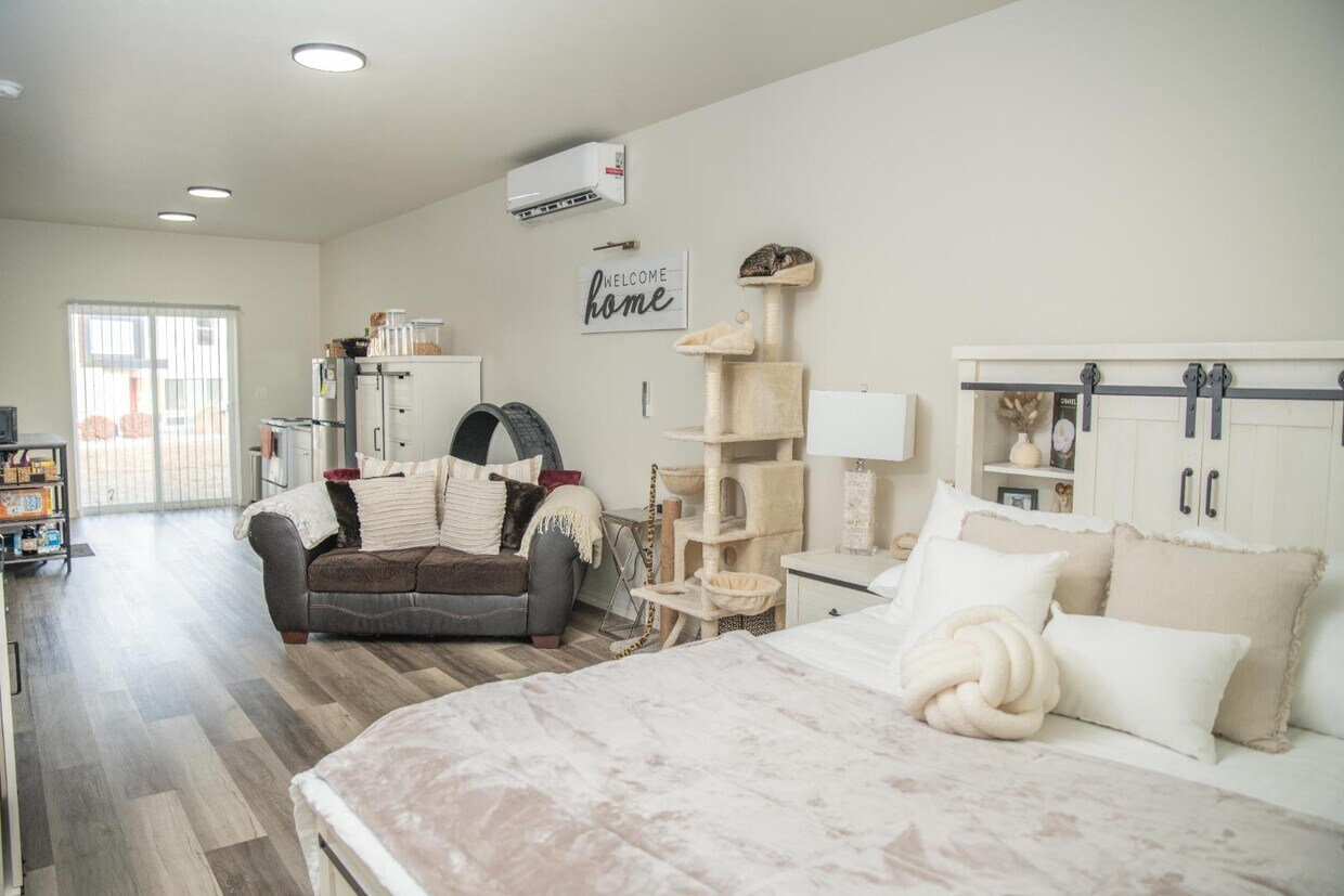 Foto principal - 724 Cedar Creek Ave