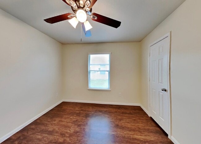 Building Photo - 12623 Mountain Daisy Rd
