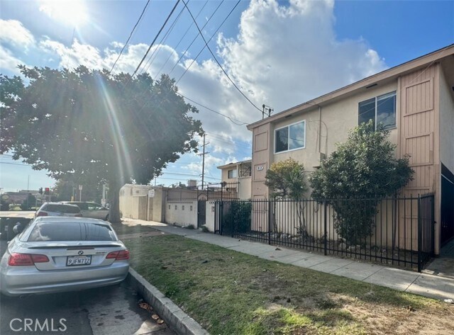 Foto principal - 703 W Anaheim St