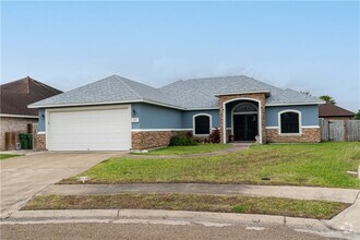 Building Photo - 824 Pine Lake Cir