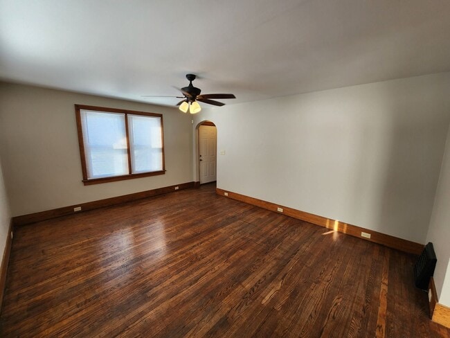 Building Photo - Great House in Rock Island  2 Bedroom