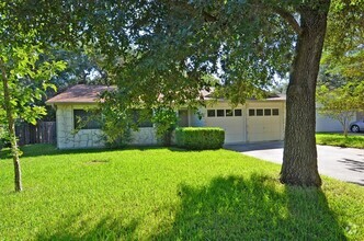 Building Photo - 6303 Earlyway Dr