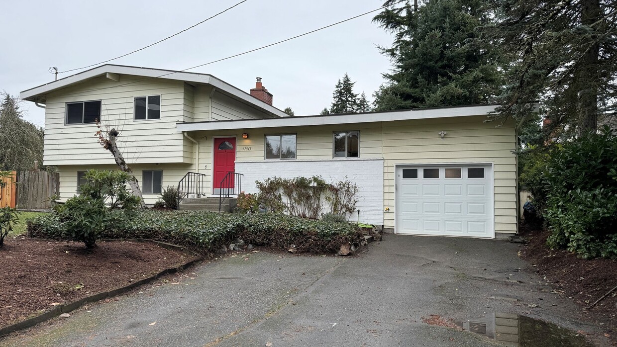 Primary Photo - 2Bd/2Ba Shoreline House