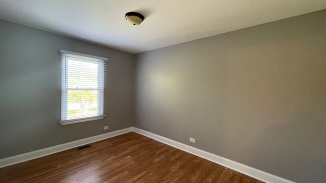 Building Photo - 2541 Prairieview Ln S