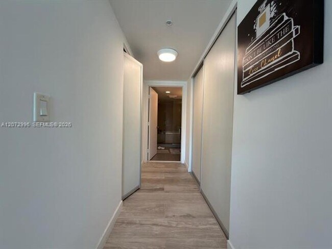 Foto del edificio - 6620 Indian Creek Dr