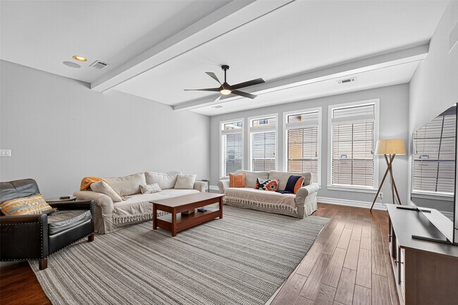 Foto del edificio - 1231 W 24th St