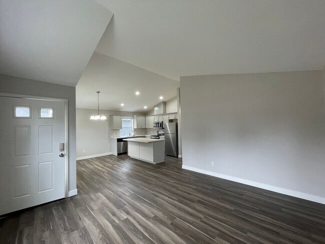 Building Photo - Kent - Cozy 3 bedroom / 2 bathroom Rambler