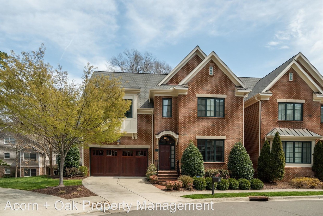 Primary Photo - 4 br, 3.5 bath House - 301 Old Franklin Grove