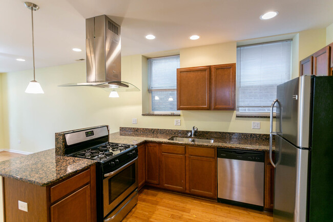 Foto del edificio - 1546 N Mohawk St