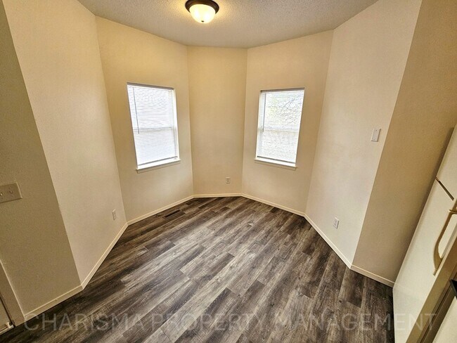 Foto del edificio - 209 S Lake Ave