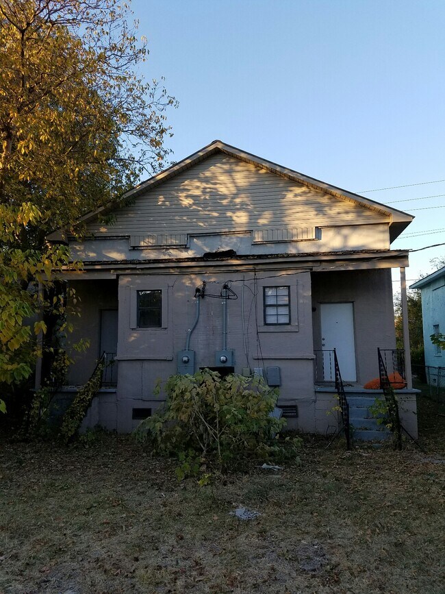 Building Photo - 305 Abingdon Ave NW