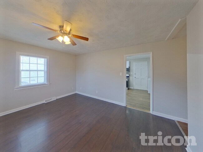 Foto del edificio - 4300 Oak Forest Dr
