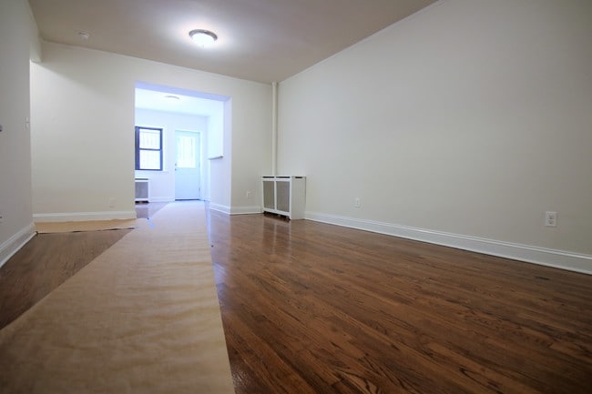 Building Photo - 140 W 92nd St